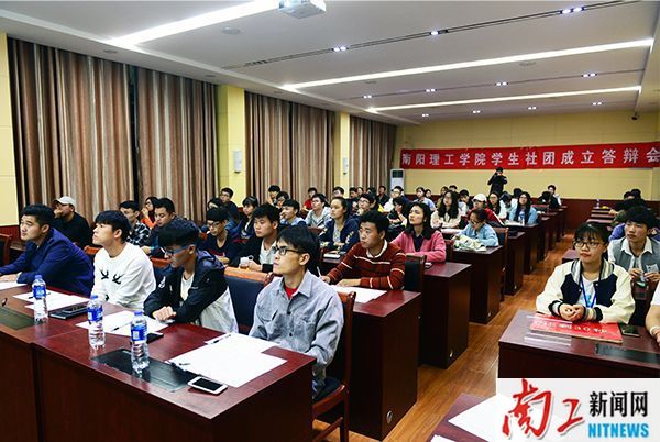 2017-09-28_174756_986016.jpg 2017.09.27乐鱼官方网站学生社团成立答辩会(张乐) (21).jpg