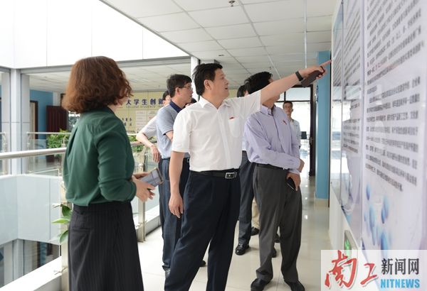2017-05-26_203609_327102.jpg 2017.05.25乐鱼官方网站 湖北文理学院交流座谈会(展振峰 陈静) (78)_副本.jpg